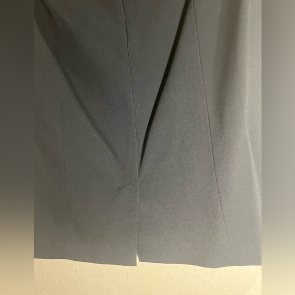 Two Pieces Black Skirt and Blazer - Picture 9 of 10